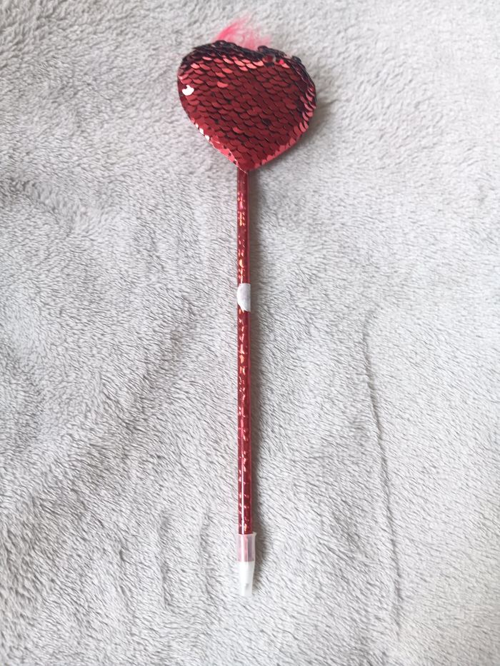 Crayon coeur sequin rouge
