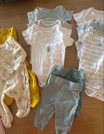 Lot vêtement bébé 1mois