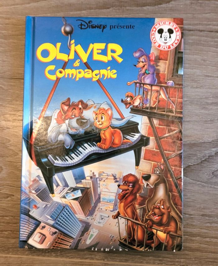 Livre Disney "Oliver et compagnie"