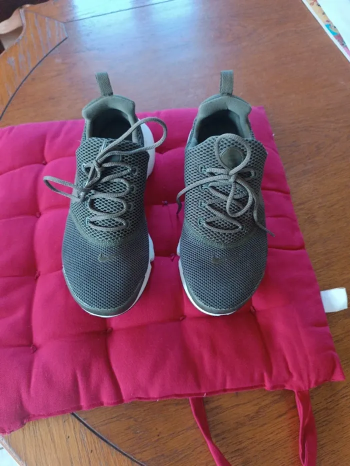 Sneakers kaki Nike 37.5 - photo numéro 2