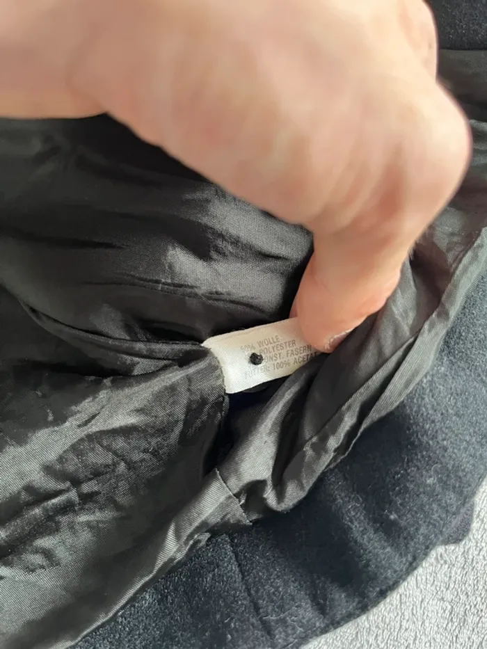 Veste vintage autrichienne noir – Épaules structurées & boutons cœurs – T.38 - photo numéro 5