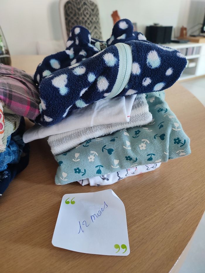 Lot de vêtements fille 12 mois propres, repassés et pliés - photo numéro 2
