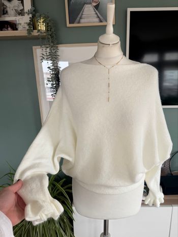 Pull en maille chauve souris duveteuse blanc taille S/M col bateau laine viscose 