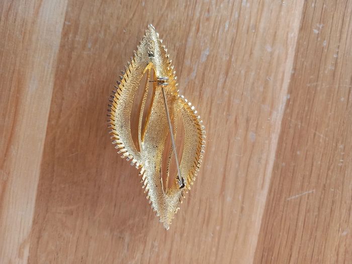 Broche dorée - photo numéro 2