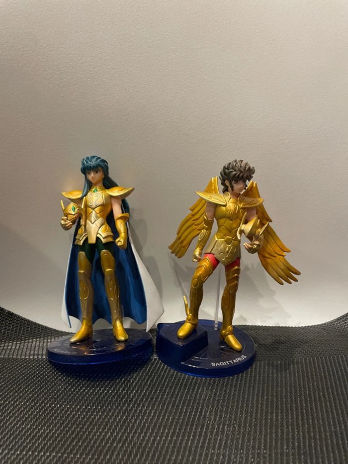 Saint Seiya les chevaliers du zodiaque lot 2 figurines chevaliers d’or verseau et sagittaire bandai
