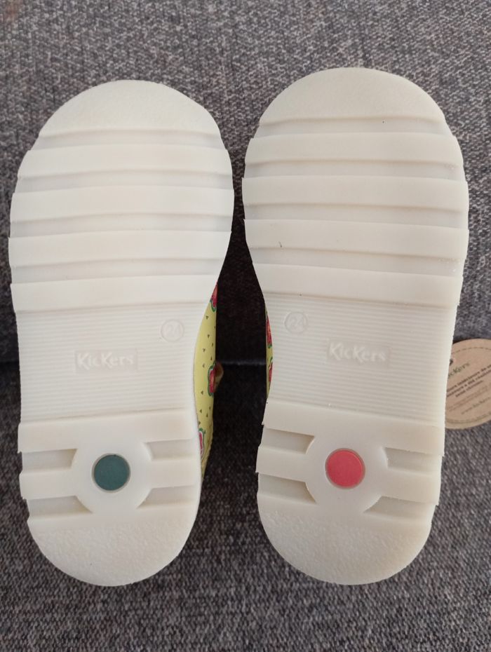 Kickers neuves pour fille en taille 24 - photo numéro 4
