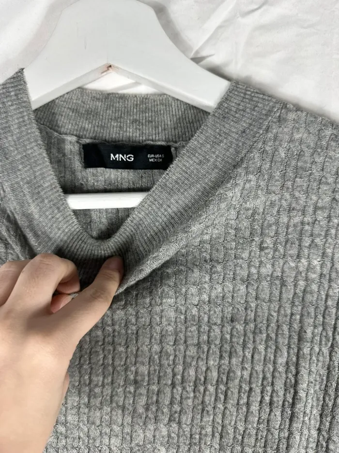 Haut gris MANGO – Chic & minimaliste  avec petit col - photo numéro 4