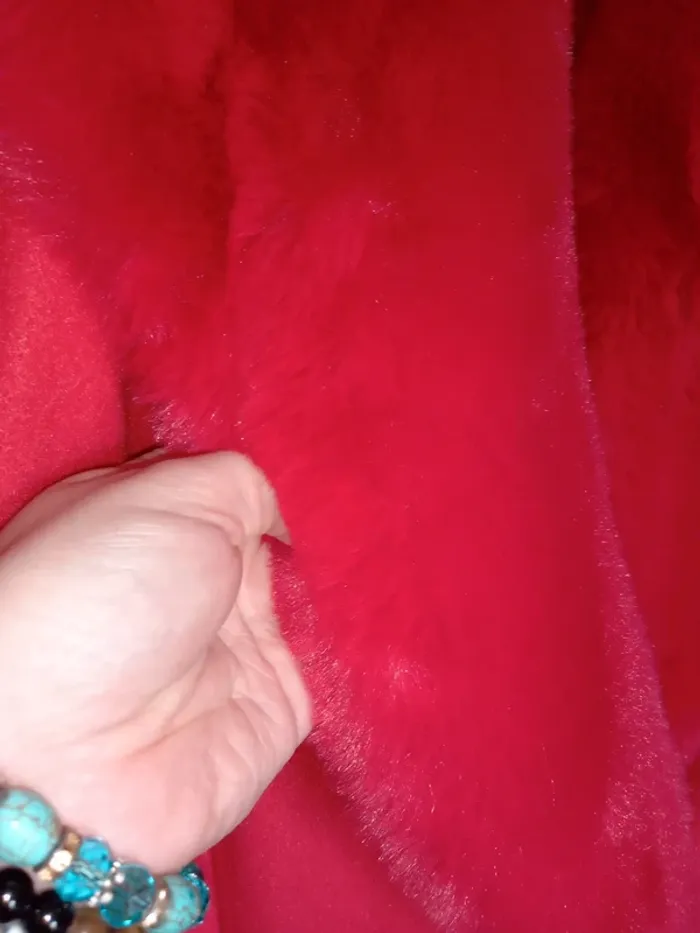 Manteau rouge col fausse fourrure - photo numéro 4