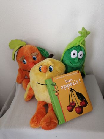 lot livre et peluche fruits et légumes