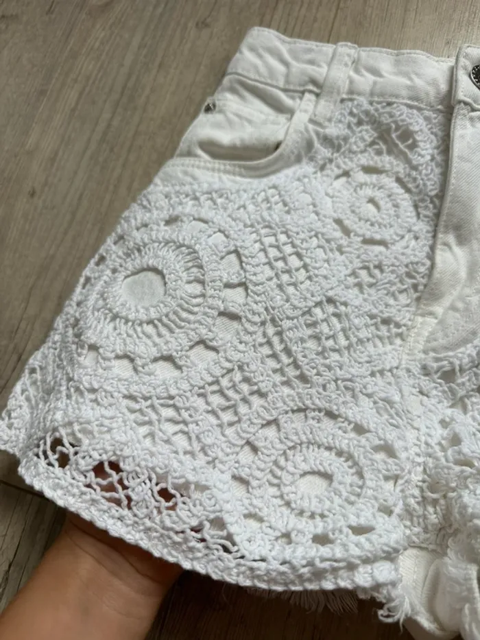 Short en jeans blanc dentelle bershka XS - photo numéro 4