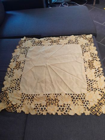 Chemin de table napperon jaune 85cm x 80cm