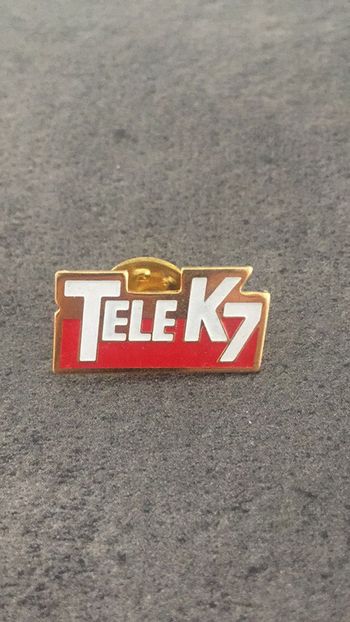 Pins pin’s télé k7 publicité vintage