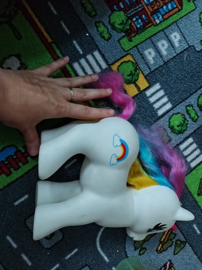Poney grand format arc en ciel yeux cœur crinière multicouleur - photo numéro 5