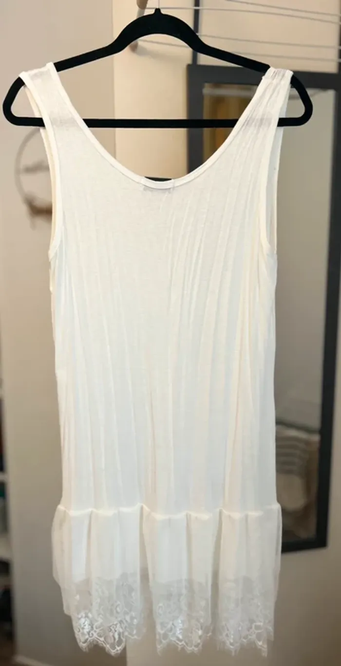 Sous robe ou tunique blanche à dentelle - photo numéro 2