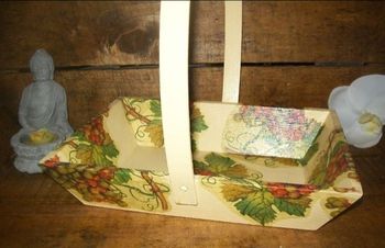 Panier en bois vignes raisins