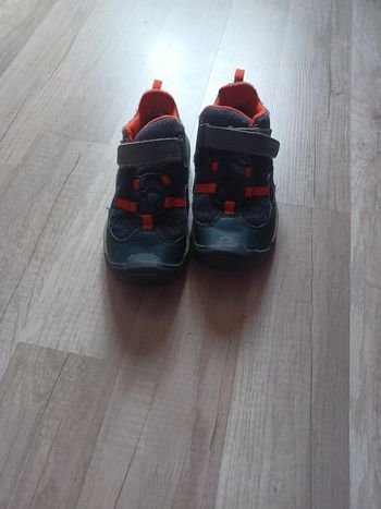 Très jolie chaussures pour garçon de randonnée