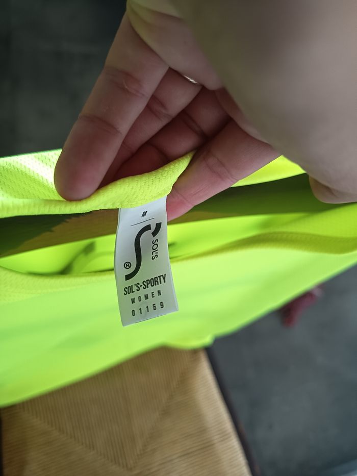 Tee shirt jaune fluo - photo numéro 2