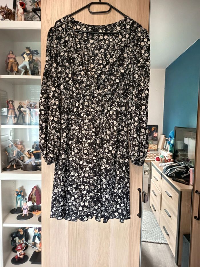 Robe noir fleuri blanche Neuf shein - Taille L 40-42 - photo numéro 2