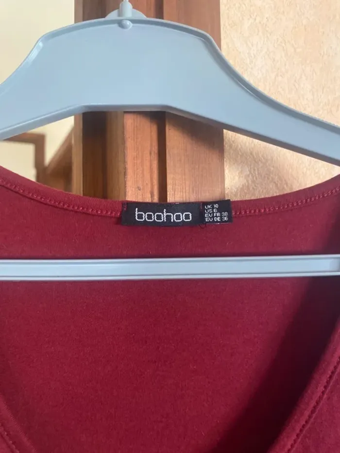 Robe courte bordeaux Boohoo - Taille 38 - Très bon état - photo numéro 5