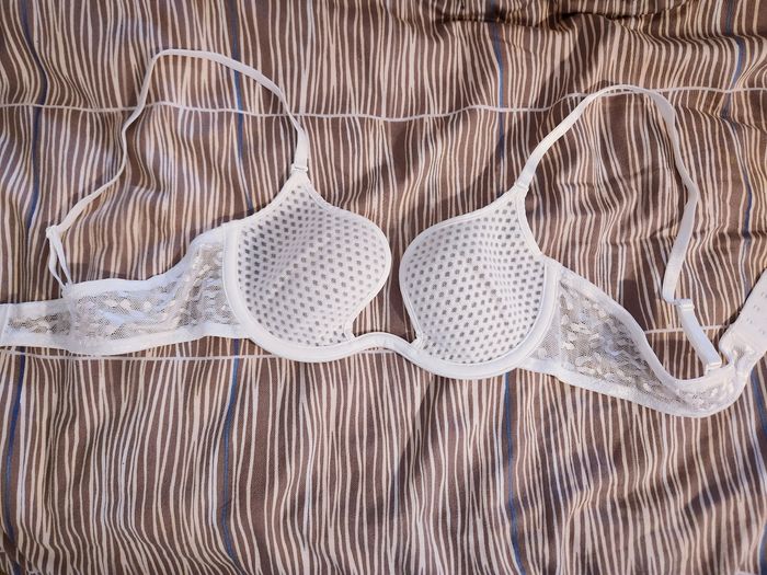 Soutien gorge décolleté neuf - photo numéro 2