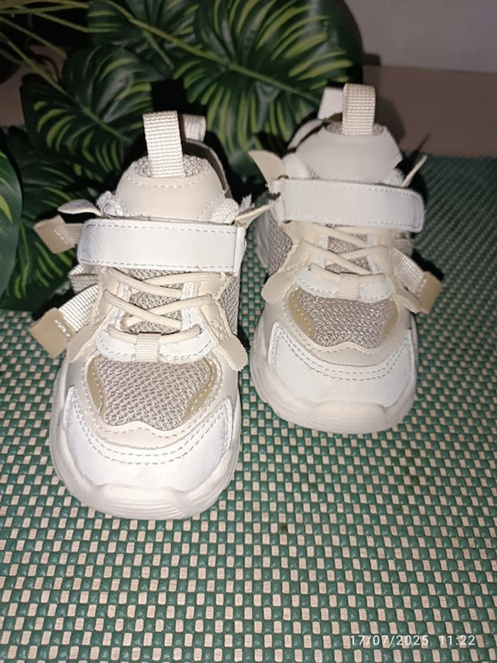🔸Basket mixte blanche et beige. Taille 25. Très bonne état🔸 - photo numéro 6