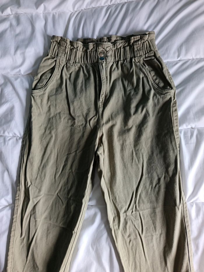 Pantalon femme taille 40 H et M couleur kaki très bonne - photo numéro 4