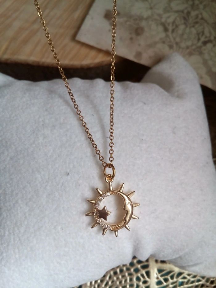 Collier soleil et pierre du soleil