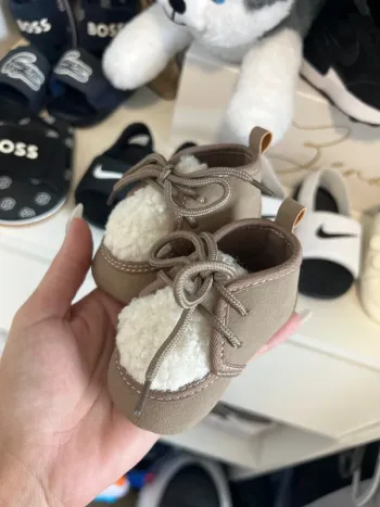 petite chaussure bébé neuve