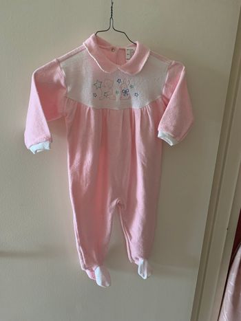 Vend  grenouillère     Bébé taille.   18 mois   Rose