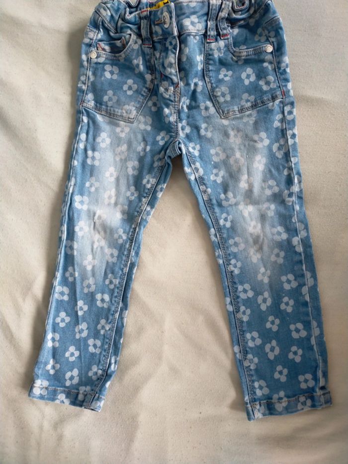 Jeans à fleurs 36 mois