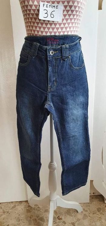 Jeans, bleu foncé légèrement décolorés aux cuisses, poche arrière déco oiseaux, coton polyester et e