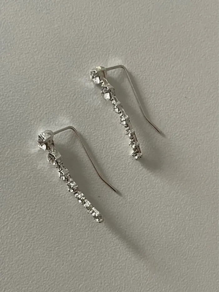 Boucle d’oreille fantaisie grimpante du groupe MaxMara sans logo sans étiquette - photo numéro 6