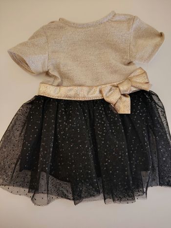 Robe noire et dorée