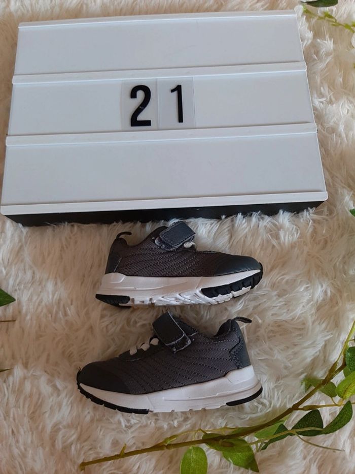 Baskets grises - photo numéro 3