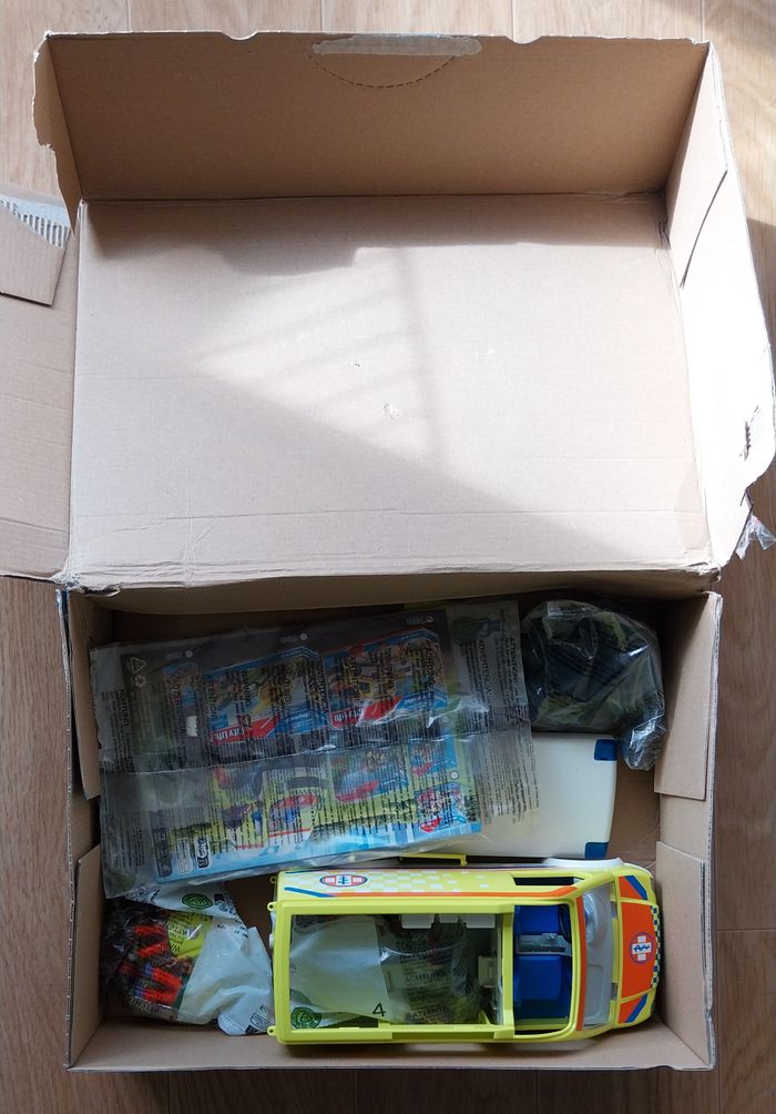 Playmobil City Life 71202 Ambulance avec effets lumineux et sonore neuf plastiques scellés - photo numéro 2