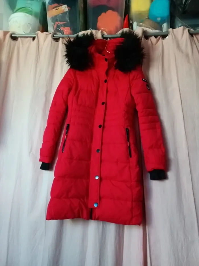 Jolie doudoune rouge taille S très bon état