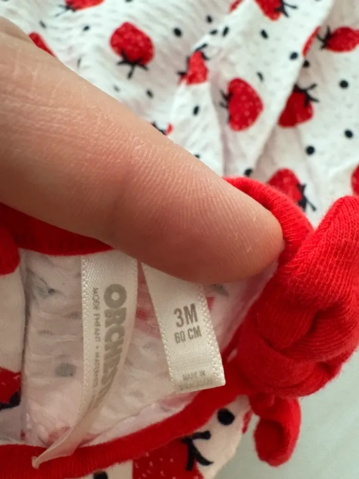 Robe fraises orchestra 3 mois - photo numéro 2