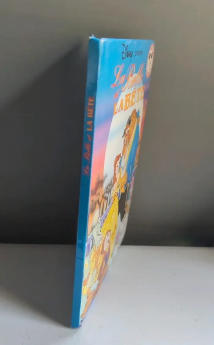 Disney présente mickey club du livre la belle et la bête - photo numéro 3