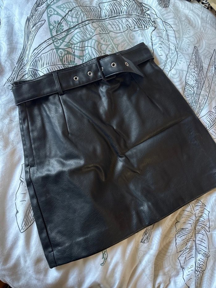 Jupe similicuir noire H&M - photo numéro 2