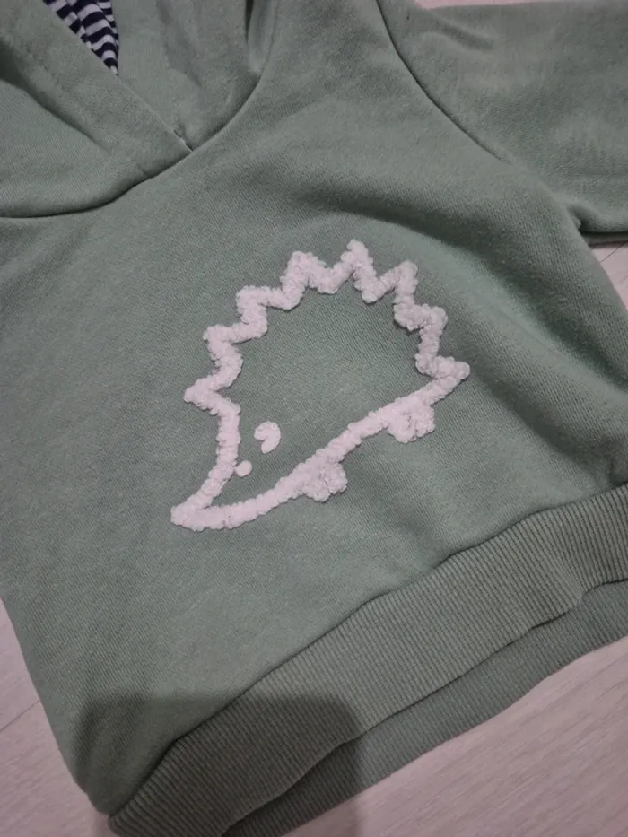 Sweat vert à capuche motif hérisson - photo numéro 2