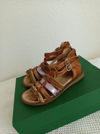 Paire de sandales en cuir Les Fées de Bengale pointure 28
