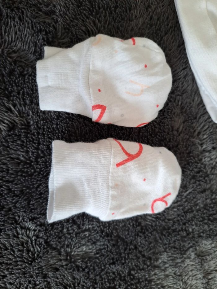 Lot naissance bonnet et moufles - photo numéro 2