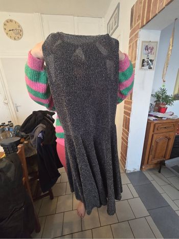 Très belle robe à paillettes