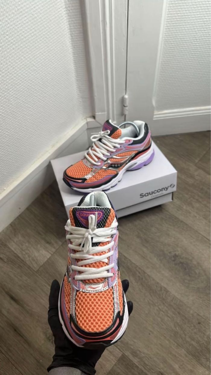 Éclat Pêche et Lavande : La Saucony Vibrante taille dispo 36 à 45 - photo numéro 4