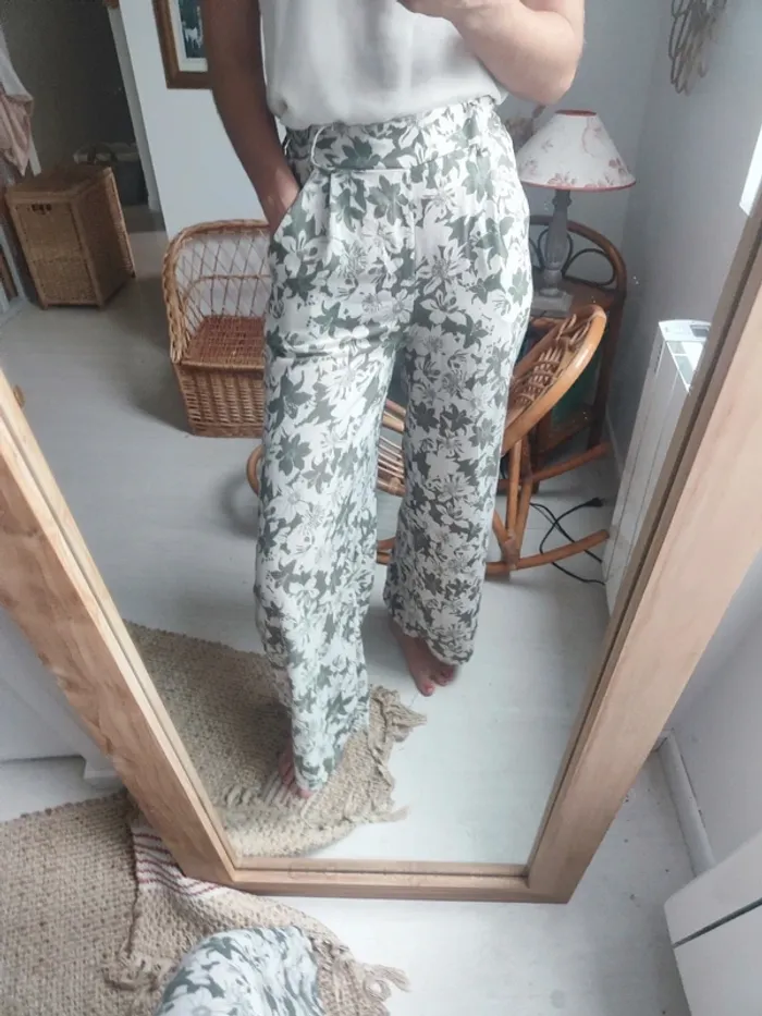 Pantalon fleuri - photo numéro 2