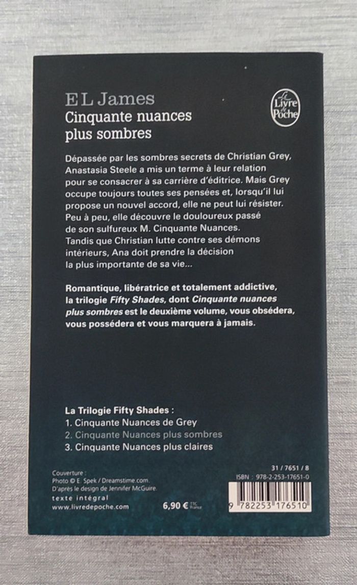 Livre cinquante nuances plus sombres - photo numéro 2