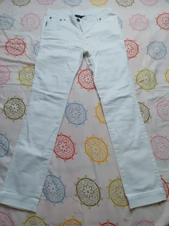 Joli jean femme T36 blanc Kiabi