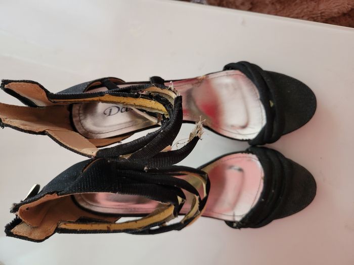 Paire de chaussures - photo numéro 4