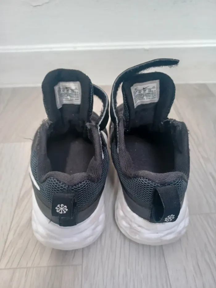 Basket bébé Nike révolution à scratch - photo numéro 7