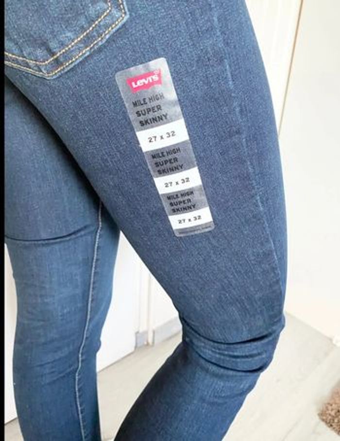Jean Levi’s Mile High Super Skinny – Taille 27/32 – Bleu moyen – Neuf avec étiquette - photo numéro 14